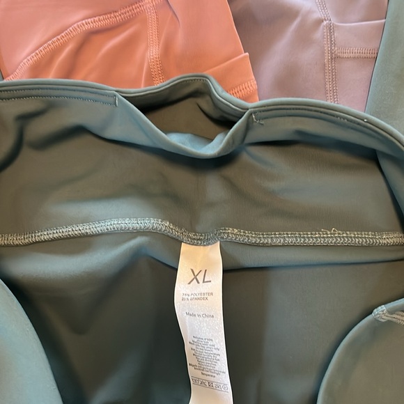 Young Charm, 4 Pack Yoga Pants/Leggings with Pockets, High Waist, Size XL - Picture 10 of 13